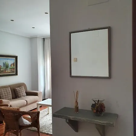 Casco Historico- Vivienda De 2 Con Parking דירה